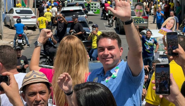 Flávio Bolsonaro e Ciro Gomes: a intrincada dança da polarização no Ceará