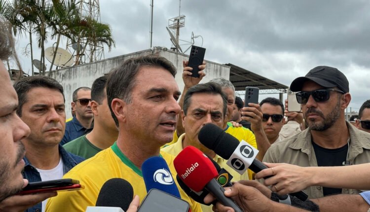 Flávio Bolsonaro: Investimento internacional aguarda nova presidência para impulsionar o Brasil