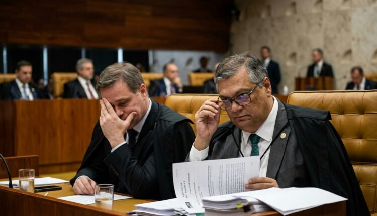 Flávio Dino pede vista no STF e suspende julgamentos de Moraes e Mendonça