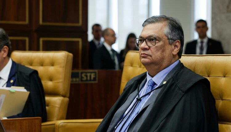 Flávio Dino reverte afastamento de diretores da PF e critica 'atropelos processuais'