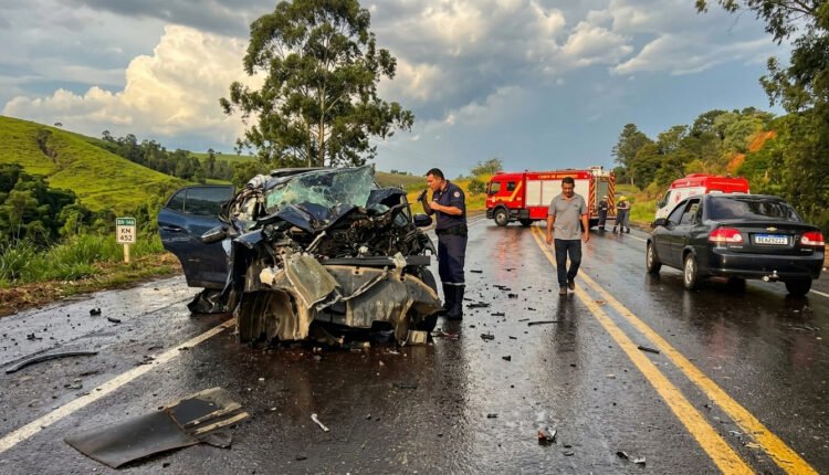 Grave acidente na Br-146 em Guaxupé deixa três mortos e um ferido