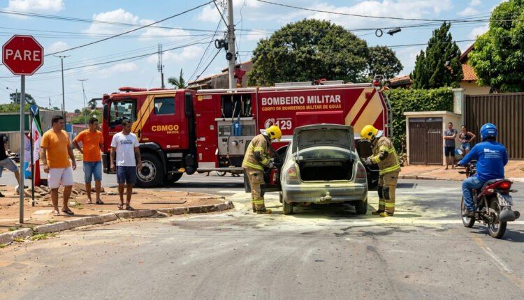 Incêndio em veículo surpreende Formosa e mobiliza ação comunitária e bombeiros