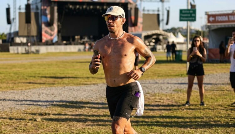 Influenciador gera debate ao correr 5 km na Cidade do Rock durante festival