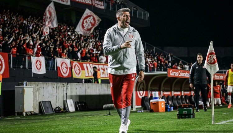 Internacional anuncia saída de Paulo Pezzolano em meio a resultados desafiadores no Brasileirão