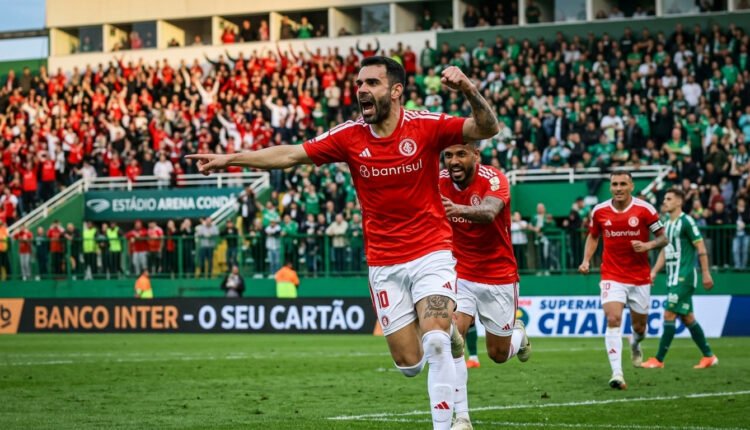 Internacional quebra sequência negativa e supera Chapecoense no Brasileirão