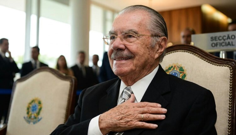 José Sarney é internado novamente em São Paulo para continuidade de tratamento de pneumonia