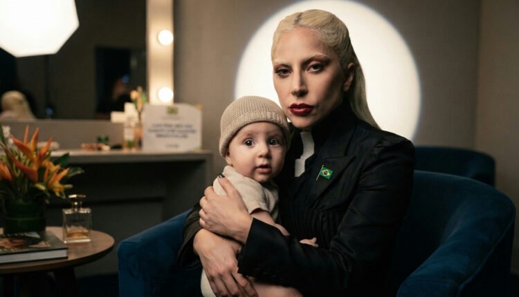 Lady Gaga com bebê: foto misteriosa agita fãs e levanta rumores de maternidade