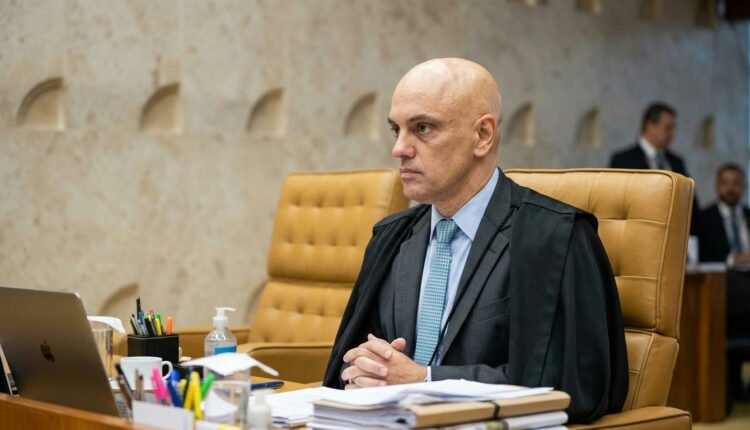 Ministro Alexandre de Moraes acusa colega de "farsa incriminatória" em defesa no STF