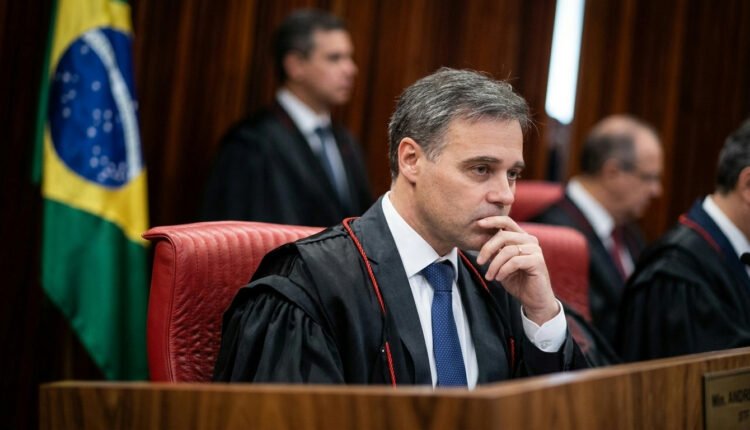 Ministro André Mendonça enfrenta pressões e garante 'nada a temer' em meio a crise no STF