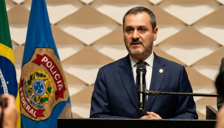 Ministro do STF determina reintegração de Andrei Rodrigues no comando da Polícia Federal