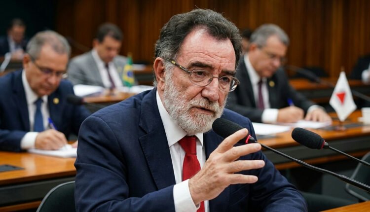 Patrus Ananias: a longa jornada política do candidato ao governo de Minas Gerais