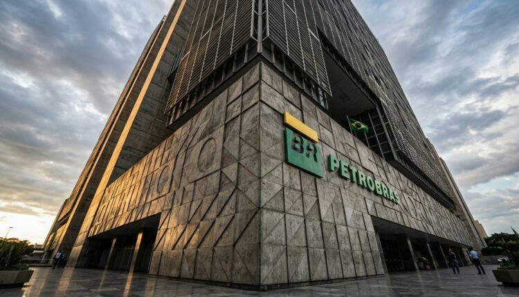 Petrobras expande atuação internacional e garante exploração de petróleo na Costa do Marfim
