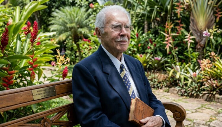Pneumonia interna ex-presidente José Sarney em São Luís; estado estável, sem alta
