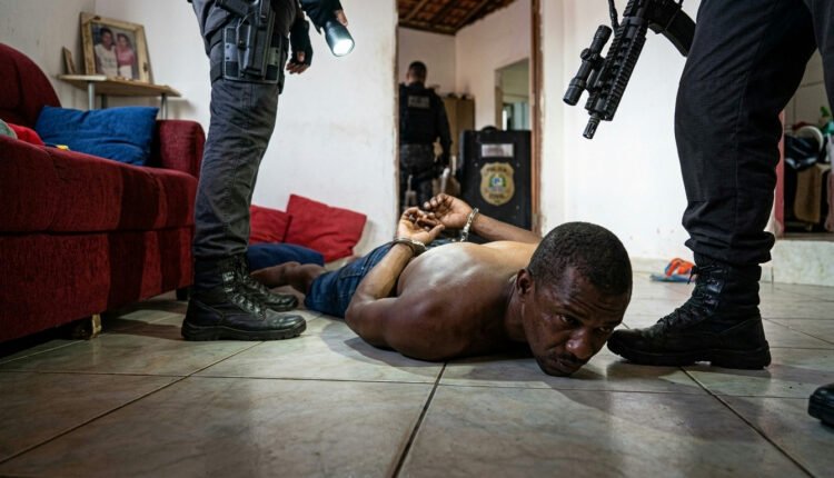 Polícia avança contra milícia na Baixada Fluminense após prisão de 'Taz'