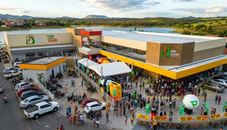 Santa Quitéria celebra inauguração do Mãe Rainha Supermercados com 120 novos empregos