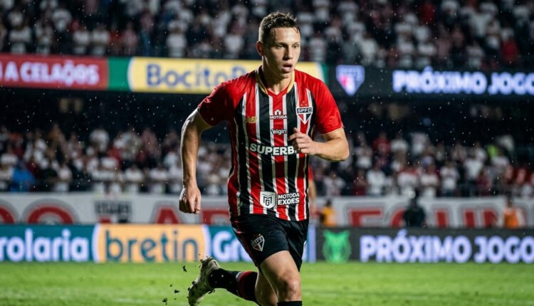 São Paulo confirma empréstimo de lateral Maik para o Dukla da Eslováquia