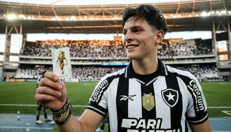 Acidente doméstico tira Álvaro Montoro de clássico entre Botafogo e Vasco