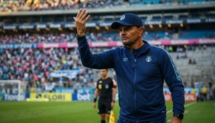 Auxiliar técnico do Grêmio é detido em Porto Alegre por descumprimento de medida protetiva
