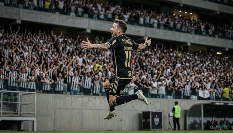 Bernard crava marca histórica na Arena MRV e se isola entre artilheiros do Atlético-mg