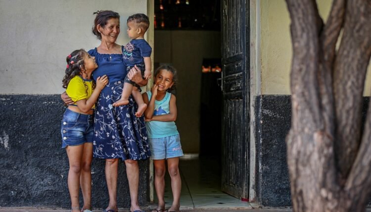Bolsa Família é recriado com valor mínimo de R$ 600 por família