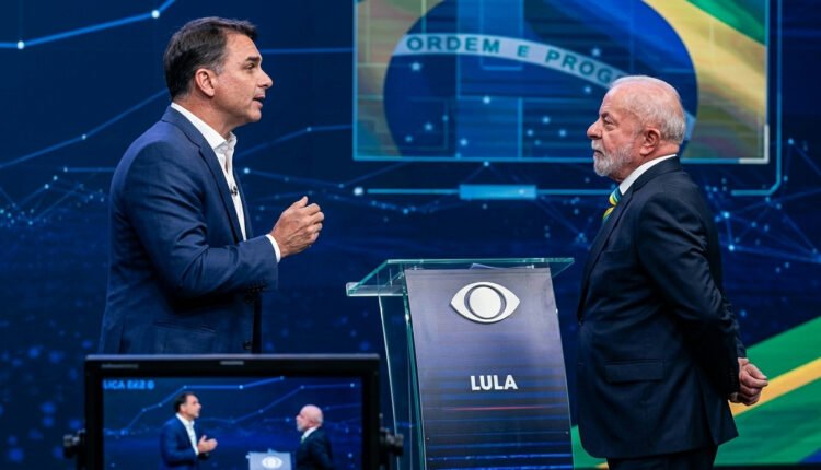 Debate presidencial expõe táticas de Flávio Bolsonaro e Lula na TV