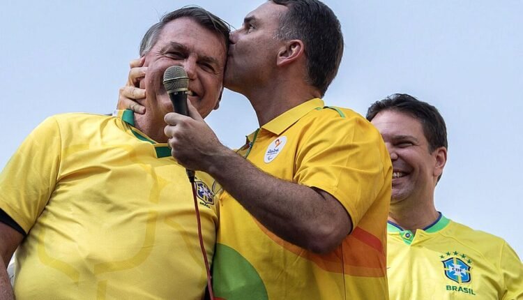 Direita brasileira enfrenta dilema: romper com o bolsonarismo