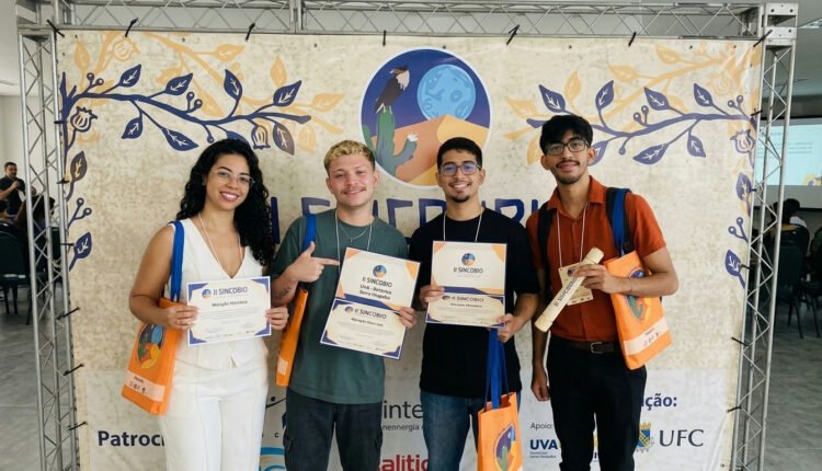 Estudantes da UVA brilham no II Sincobio com pesquisa premiada em botânica
