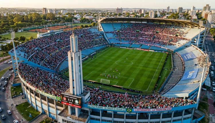 Estudiantes e Palmeiras revivem final histórica da libertadores no uruguai
