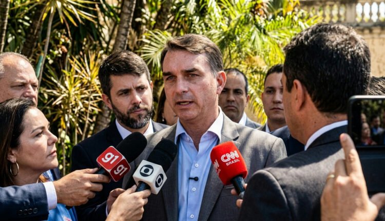 Fim da reeleição: Flávio Bolsonaro defende mudança e cogita mandato presidencial mais longo