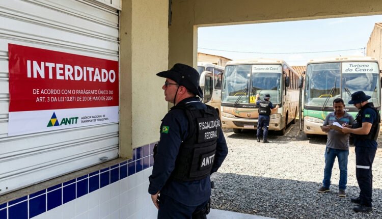 Fiscalização federal lacra agências e apreende ônibus irregulares em ipu