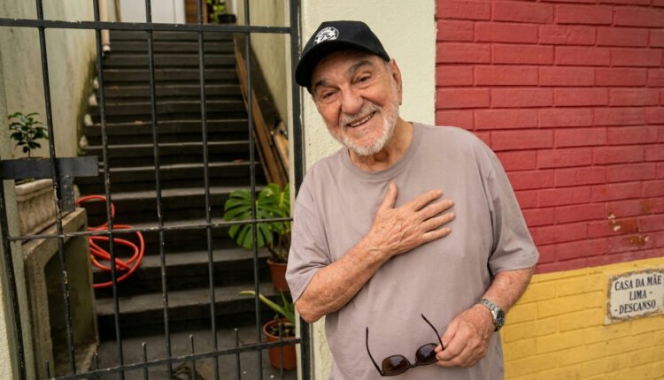 Lima Duarte emociona fãs ao revisitar casa da mãe e reflete sobre legado familiar