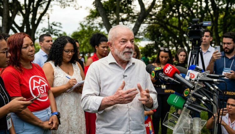 Lula questiona imparcialidade do TSE e critica ministro Nunes Marques