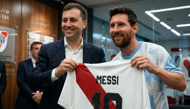 Messi é nomeado sócio honorário do River Plate em emocionante homenagem