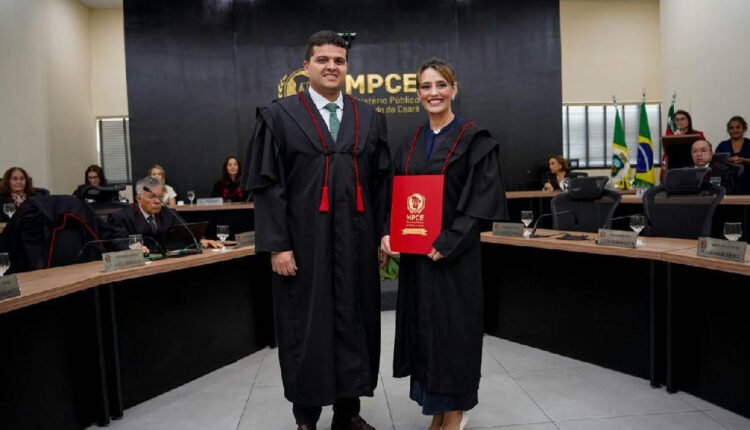 Nova promotora de justiça assume cargo em solenidade do MP do Ceará