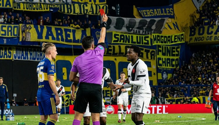 Polêmica na Bombonera: expulsão de Andrés Gómez impacta Vasco na Sul-americana