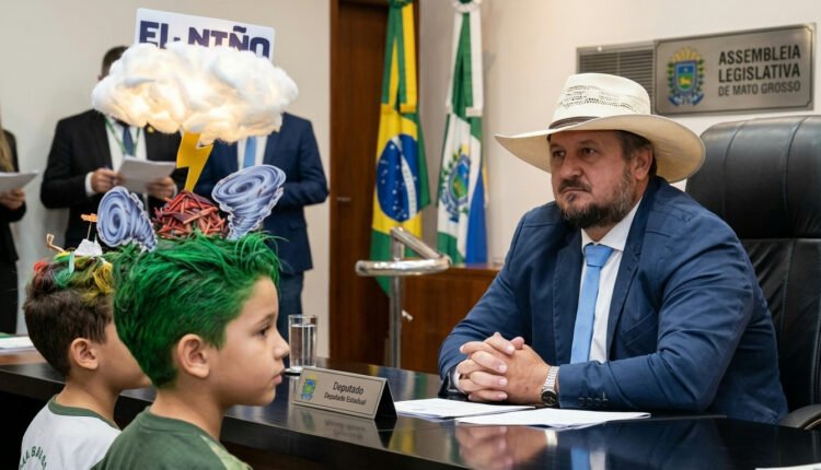 Projeto em Mato Grosso quer autorização de pais para atividades com cabelo maluco em escolas