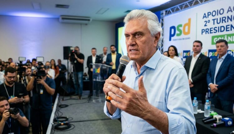 Ronaldo Caiado oficializa apoio a Flávio Bolsonaro para o segundo turno presidencial