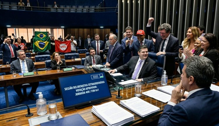 Senado Federal aprova nova jornada de trabalho de 40 horas e põe fim à escala 6x1