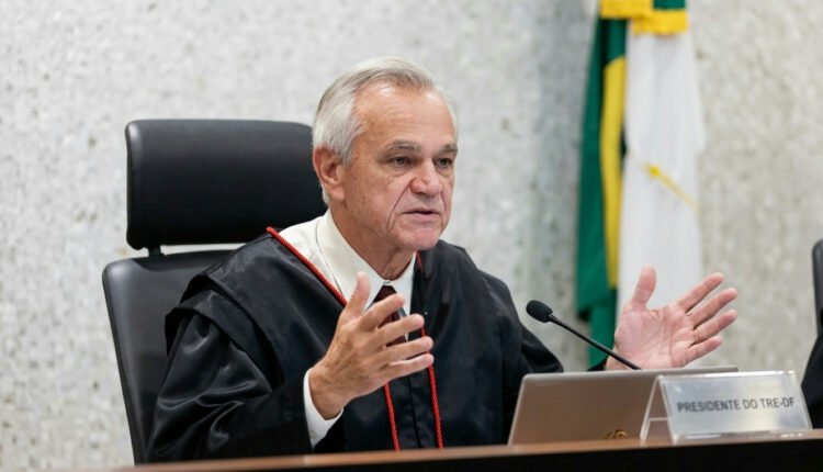 Tre-df convoca jovens e idosos a fortalecerem a democracia pelo voto