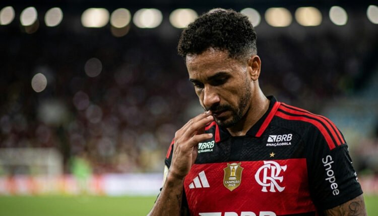 Zagueiro Danilo, do Flamengo, tem cirurgia de mandíbula bem-sucedida e inicia recuperação